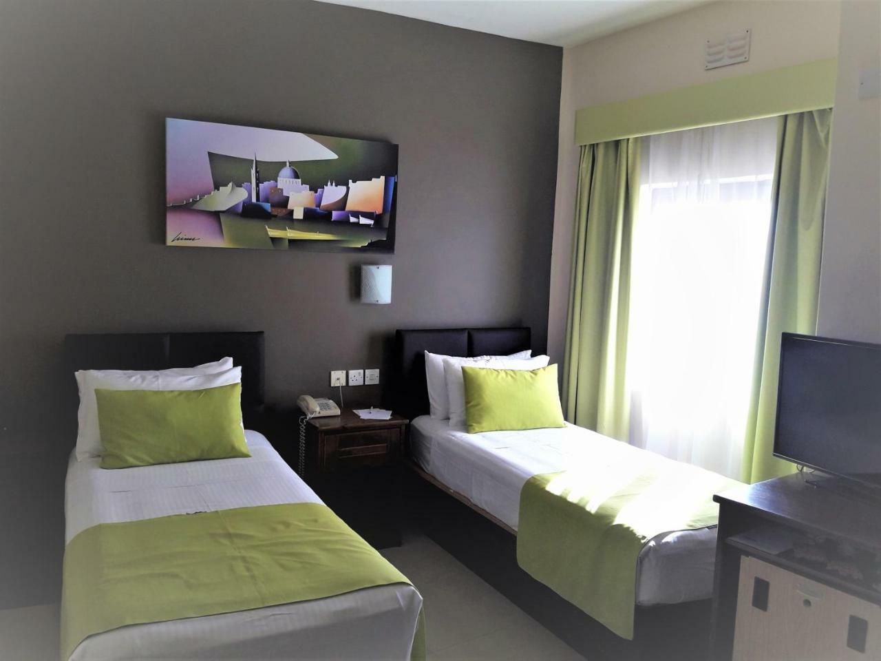 Downtown Hotel วิกตอเรีย ภายนอก รูปภาพ