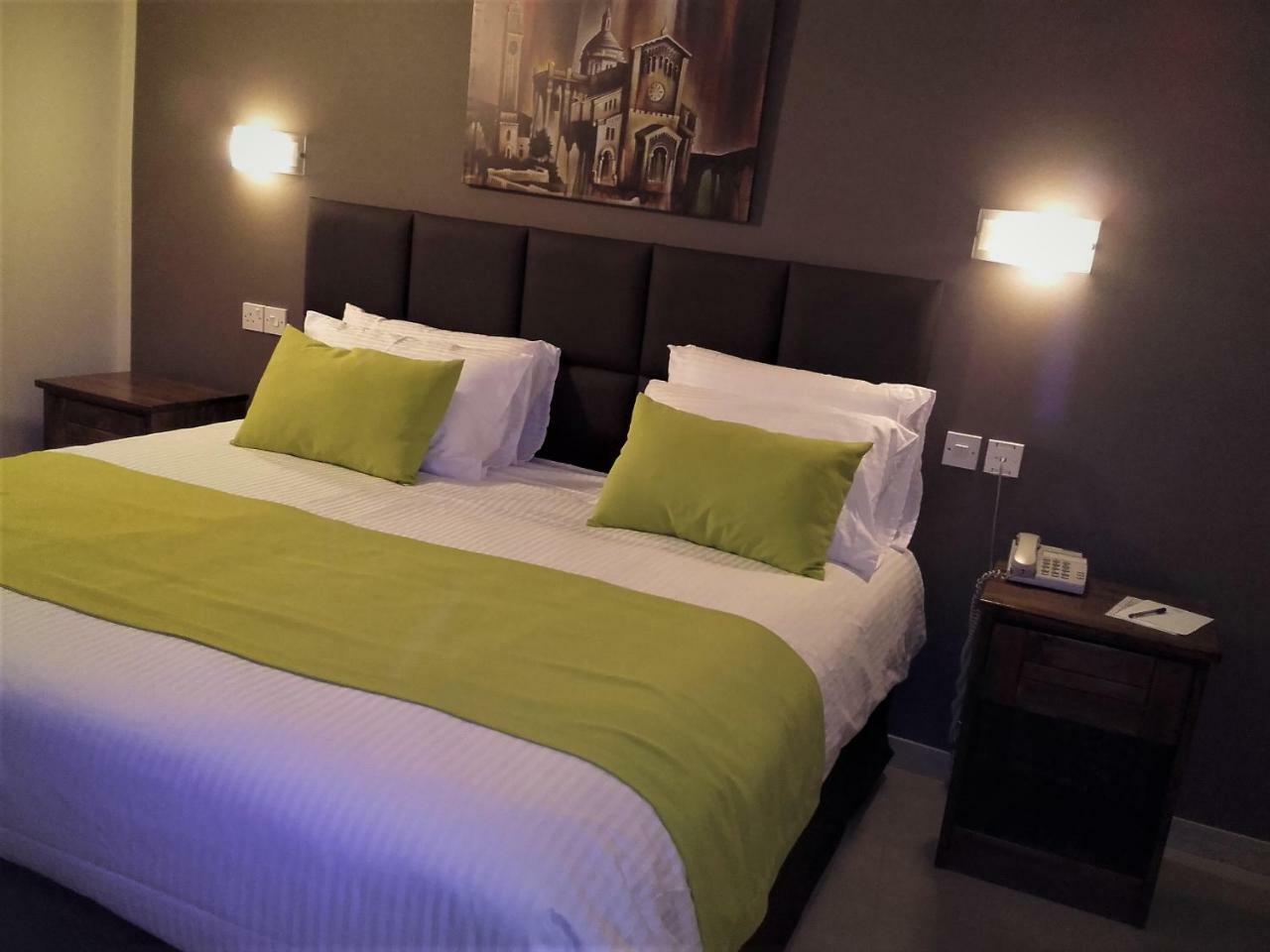 Downtown Hotel วิกตอเรีย ภายนอก รูปภาพ