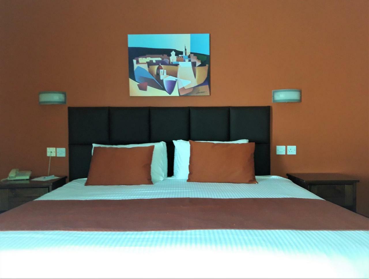 Downtown Hotel วิกตอเรีย ภายนอก รูปภาพ